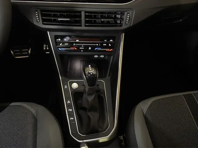 Volkswagen Polo view 11