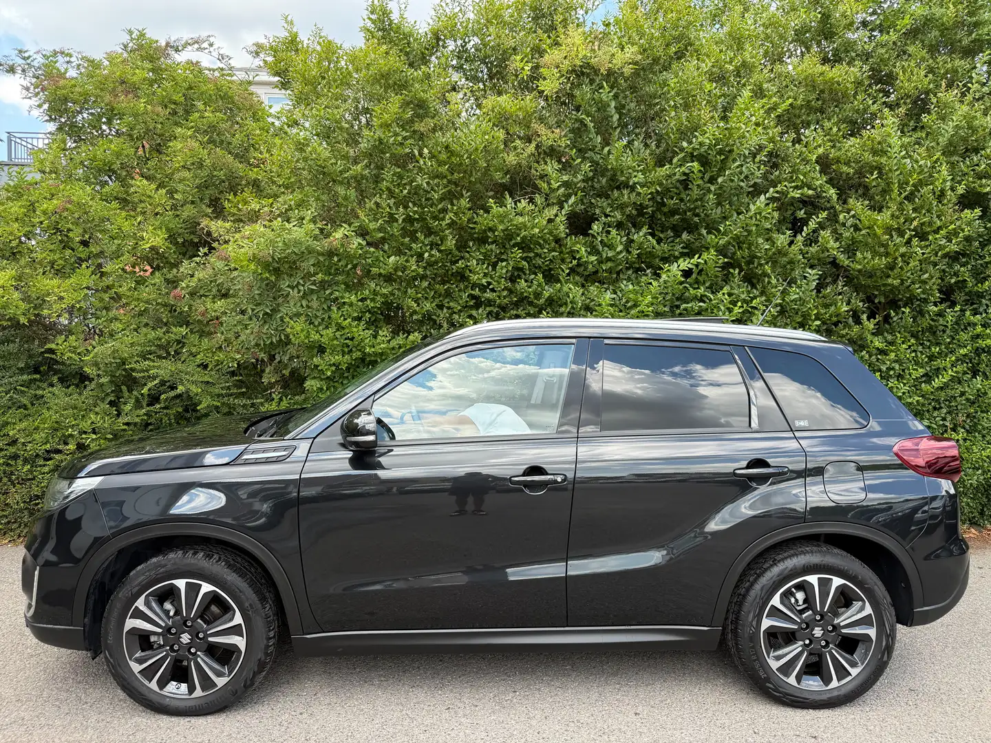 Suzuki Vitara Vitara 1.5 Hybrid+BOITE AUTO+NAVI+CAMERA+TOIT OUVR Zwart - 2