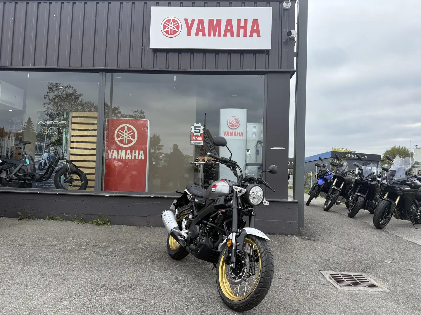 Yamaha XSR 125 Gris - 1