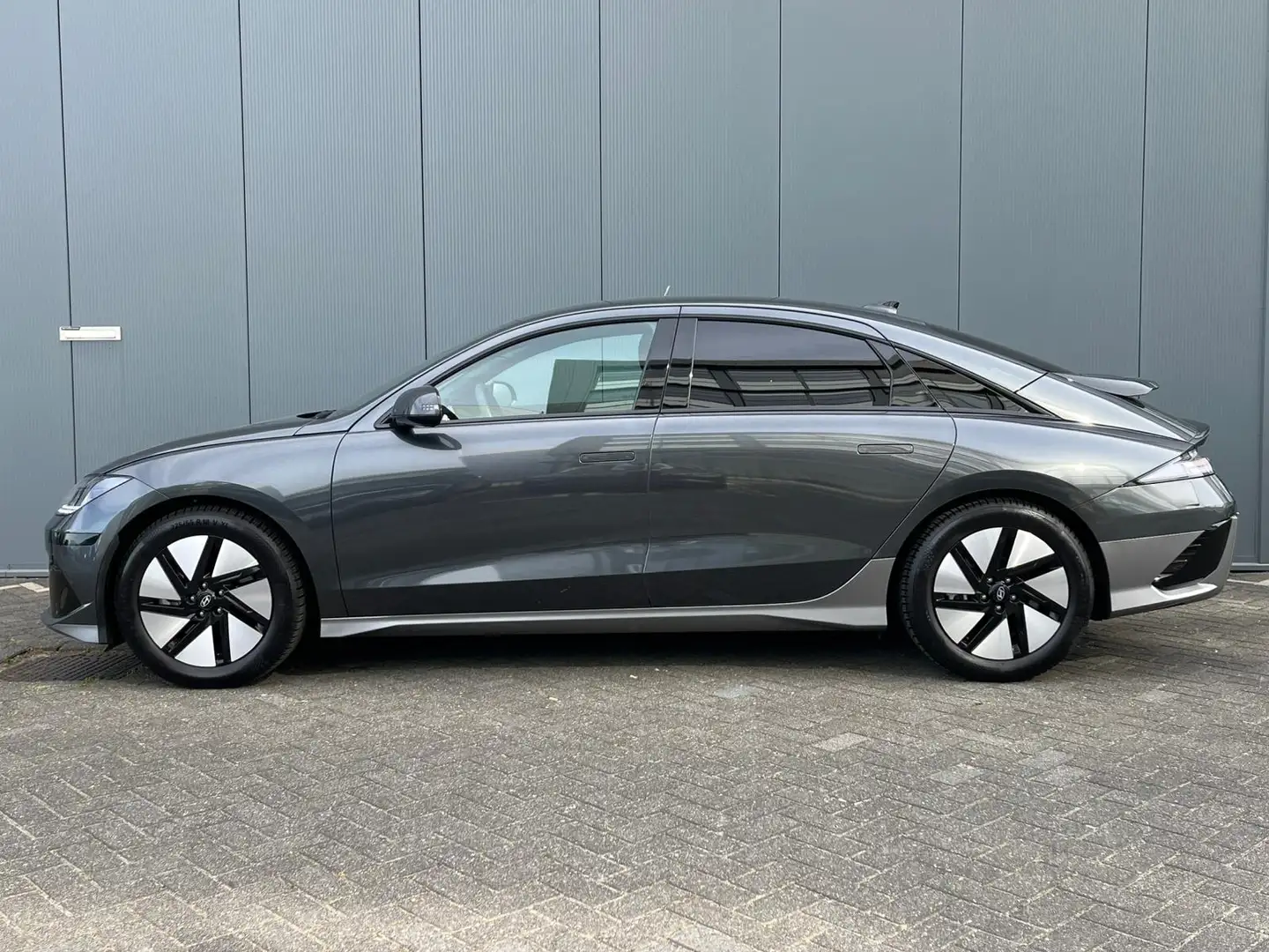 Hyundai IONIQ 6 77.4 kWh 229pk Connect | Carplay | Camera | Climat Gris - 2