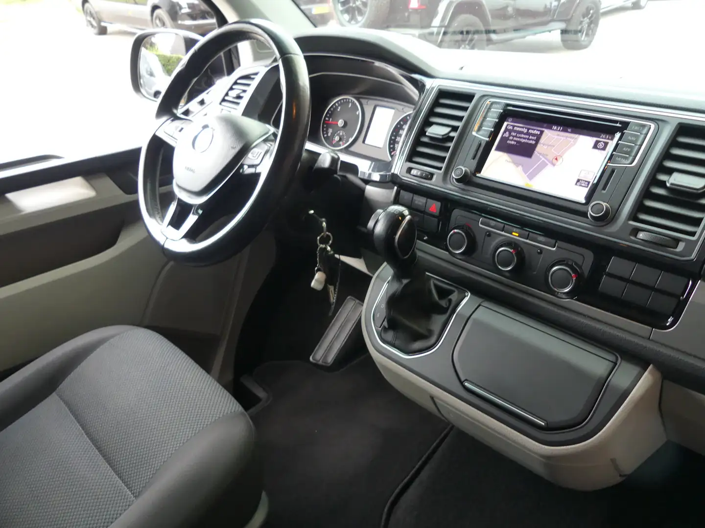 Volkswagen T6 Transporter Bulli 2.0 TDI L2H1 DC Highline Schwarz - 2