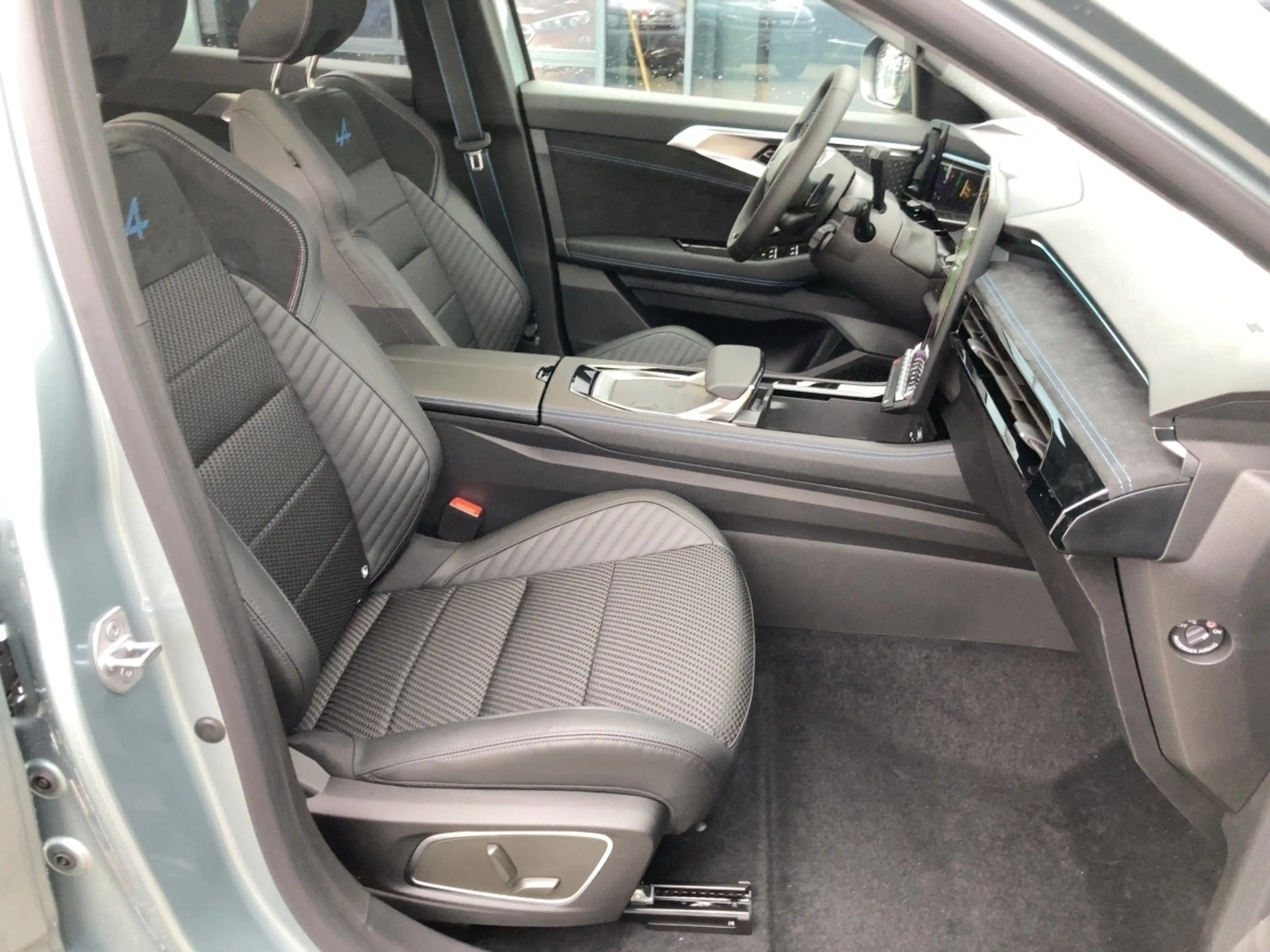Renault Espace Esprit Alpine Full Hybrid E-Tech200+PANO+MATRIX+ — photo 11