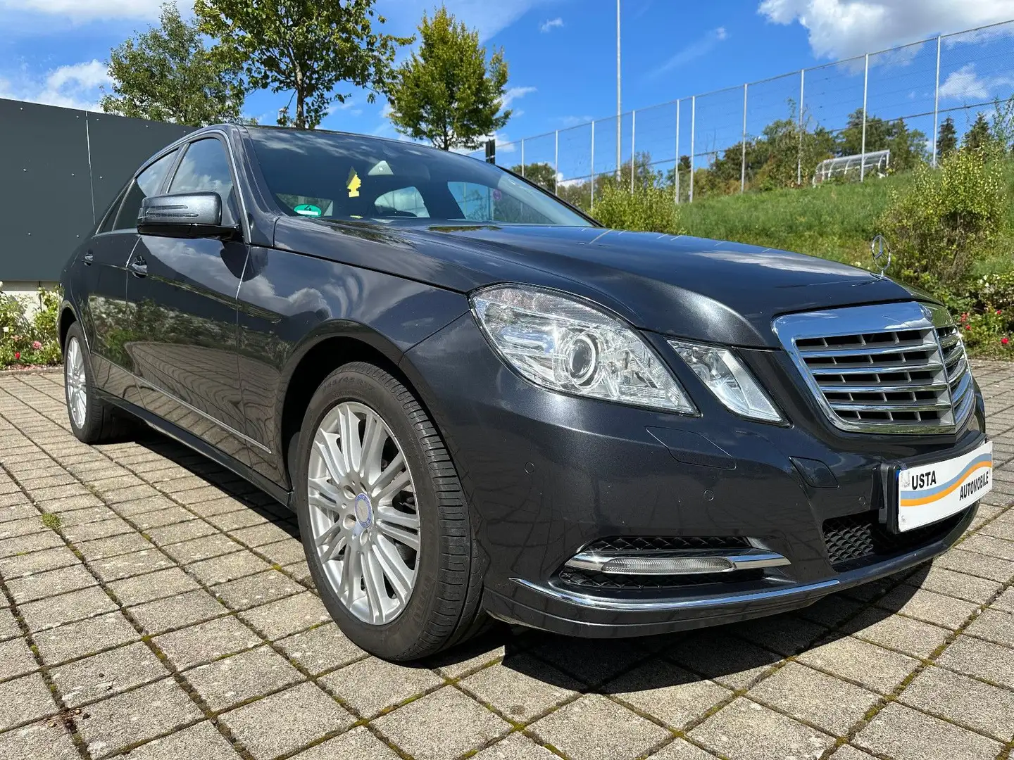 Mercedes-Benz E 200 CGI BE Elegance/Comand/PDC/Top Zustand Grau - 1