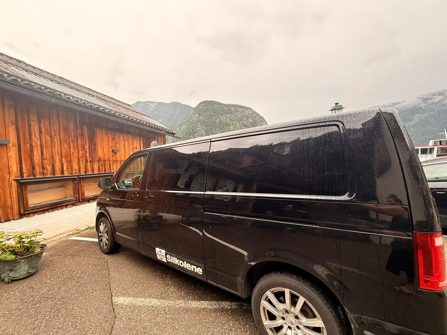 Volkswagen T6 Kombi LR 2,0 TDI BMT DSG Schwarz - 2