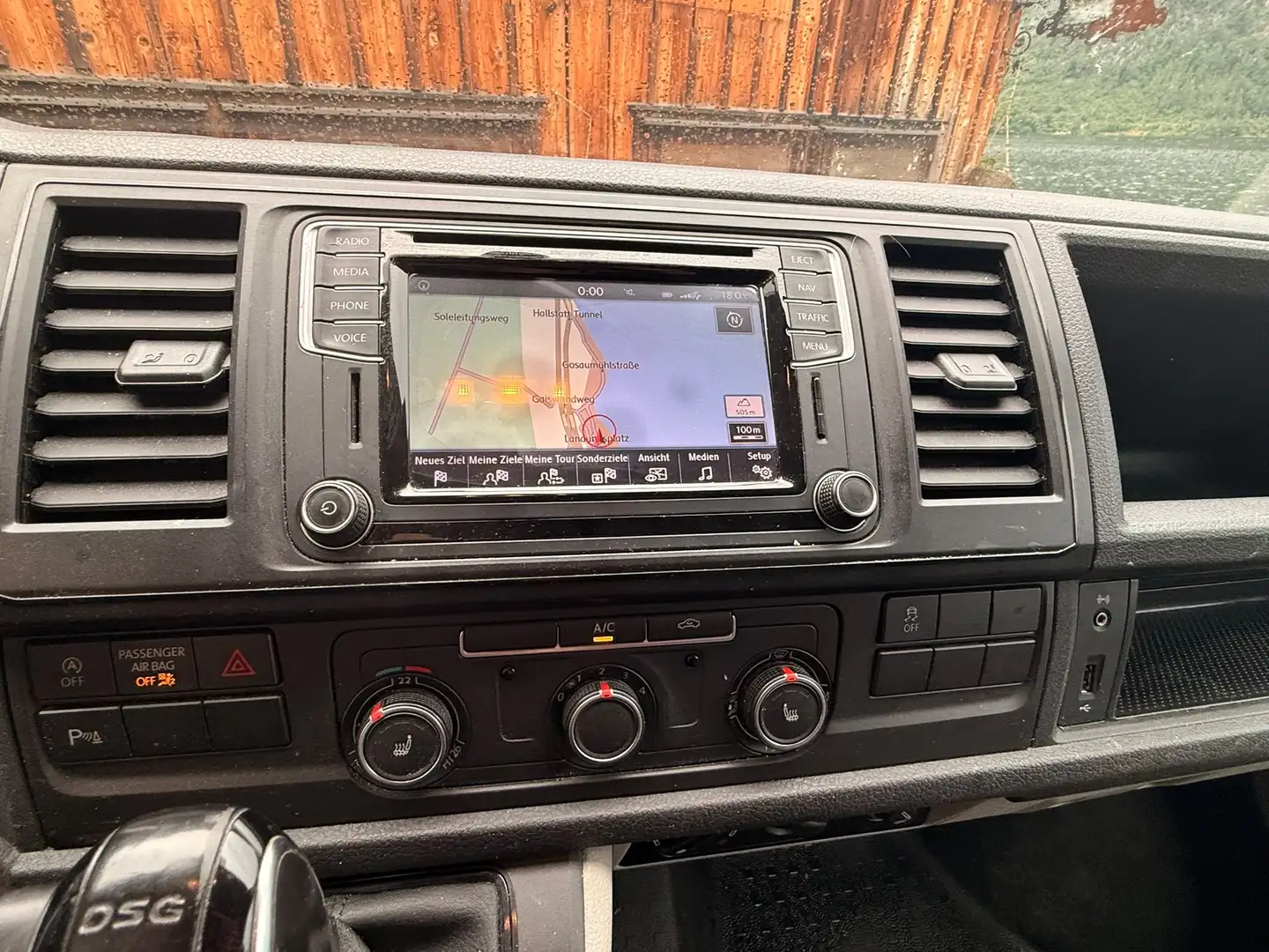 Volkswagen T6 Kombi LR 2,0 TDI BMT DSG Schwarz - 1