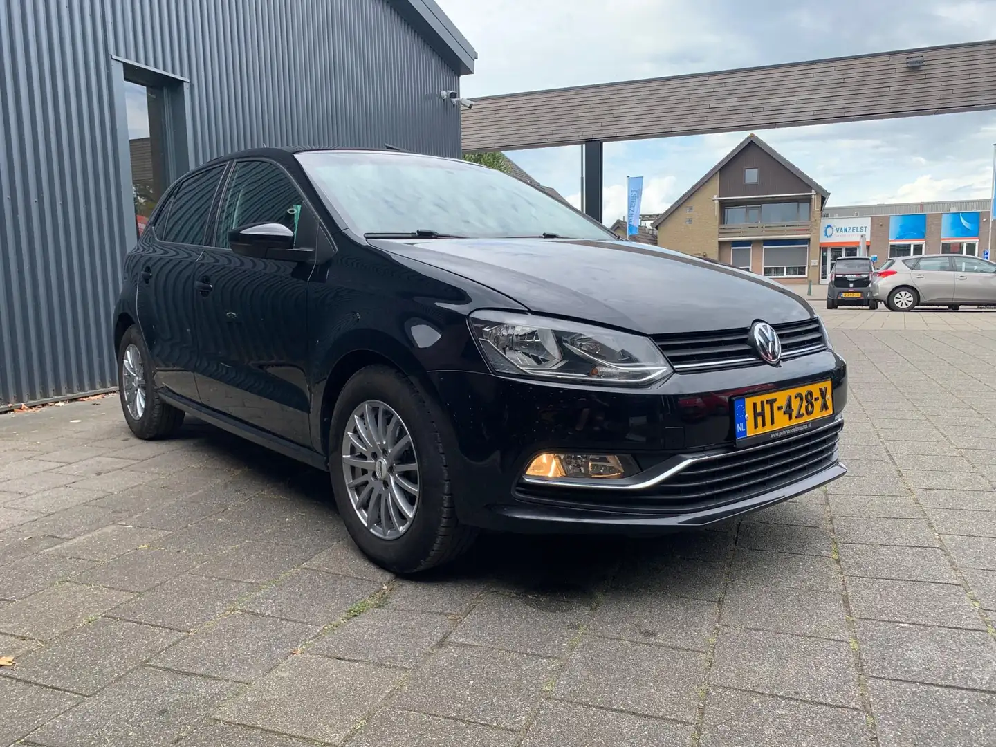 Volkswagen Polo 1.2 TSI Comfortline, NAP, NAVI, CRUISE! Zwart - 2