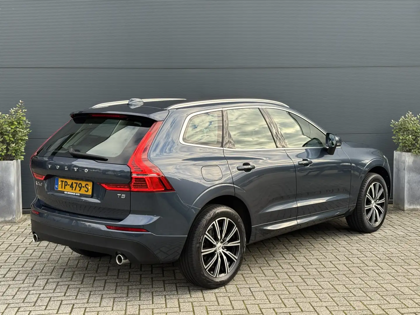 Volvo XC60 2.0 T5 Momentum | Camera | Keyless | Leder | Carpl Bleu - 2