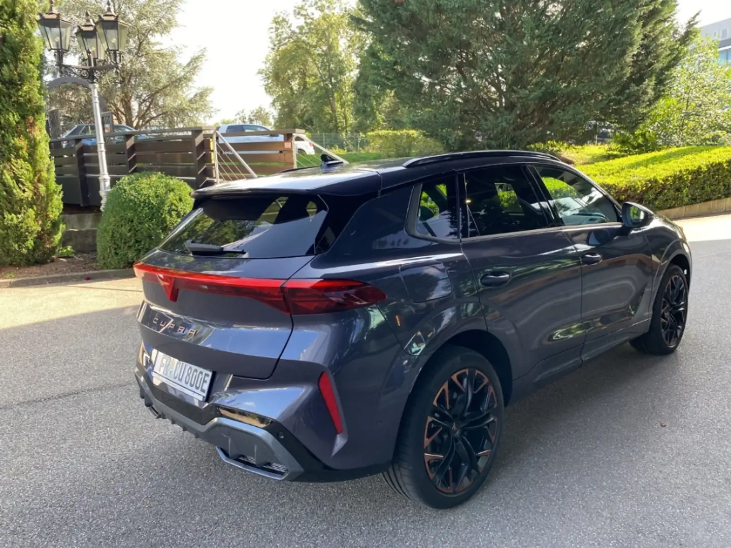 CUPRA Terramar 1.5 e-Hybrid HUD AD Navi Digitales Cockpit Memory Violett - 2