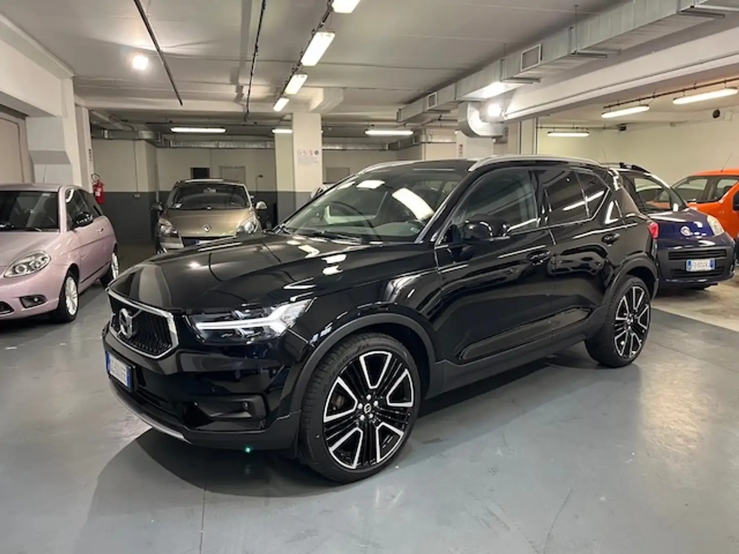 Volvo XC40 XC40 2.0 d3 Momentum / CERCHI 21 Nero - 2