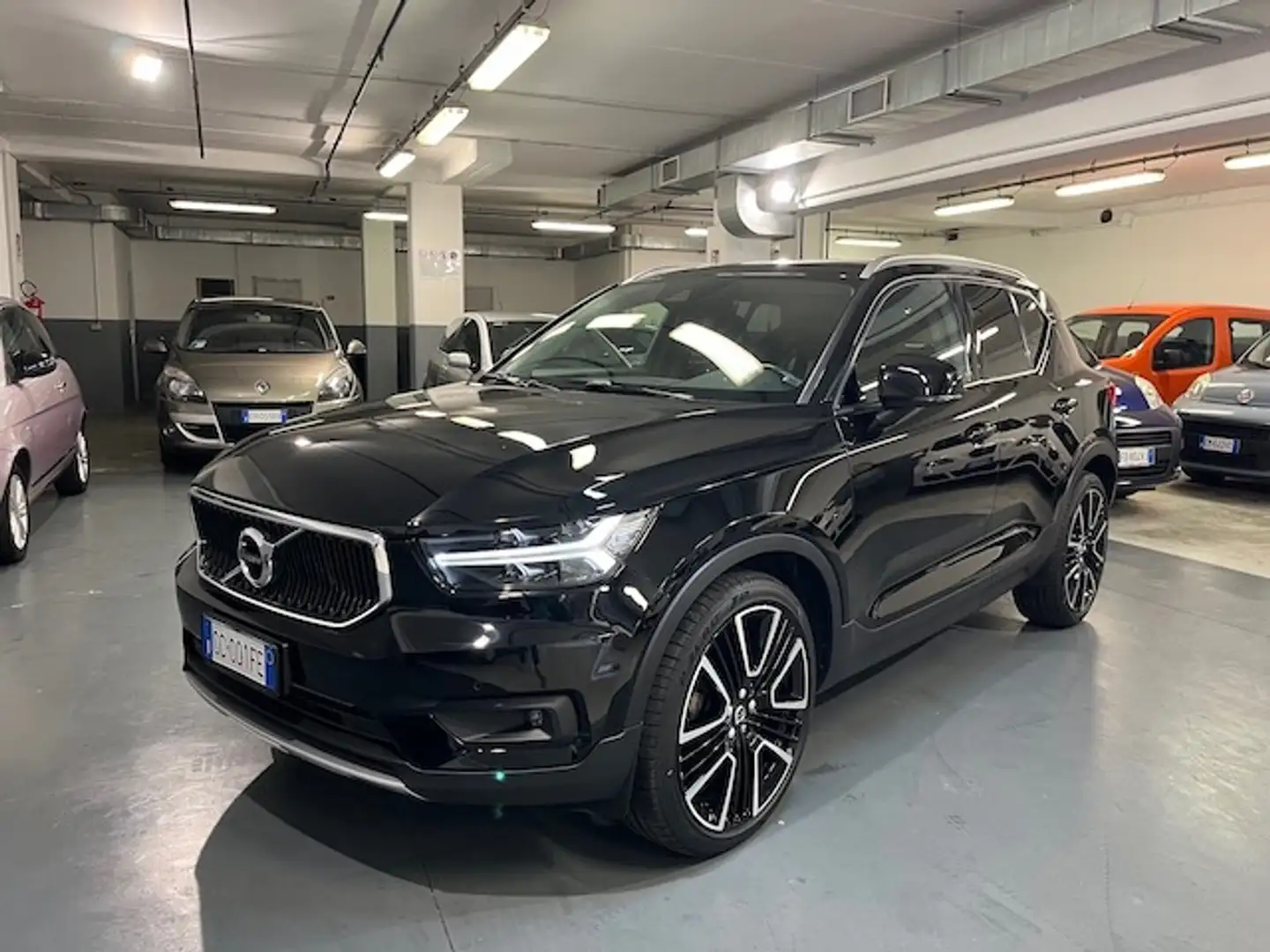 Volvo XC40 XC40 2.0 d3 Momentum / CERCHI 21 Nero - 1