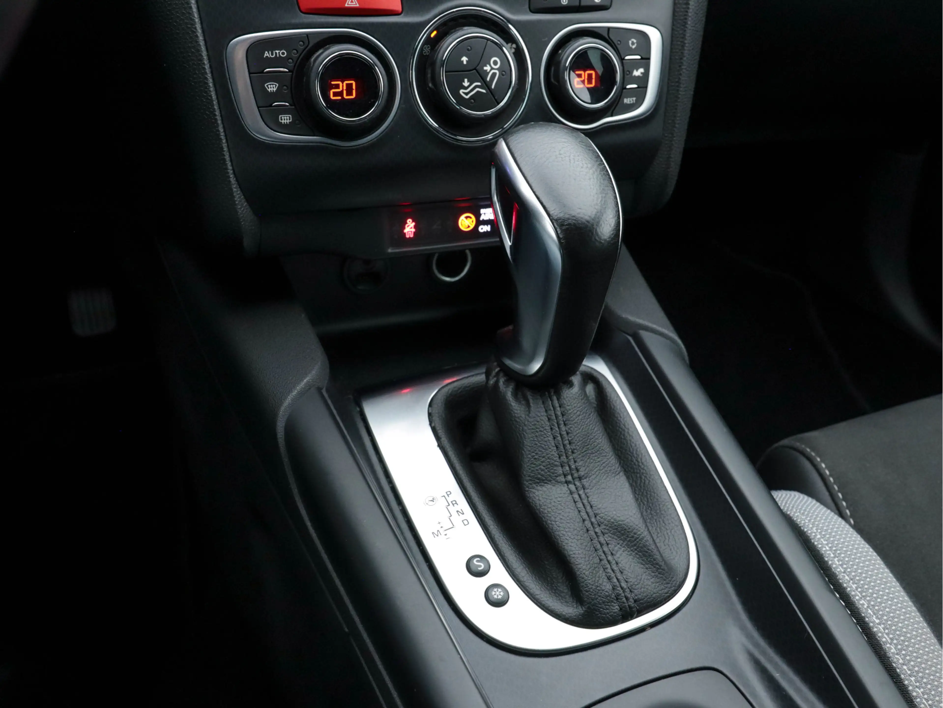 DS Automobiles DS 4 Crossback 1.6 BlueHDi Business-Pack Aut. *NAVI-FULLMAP | FUL — photo 13