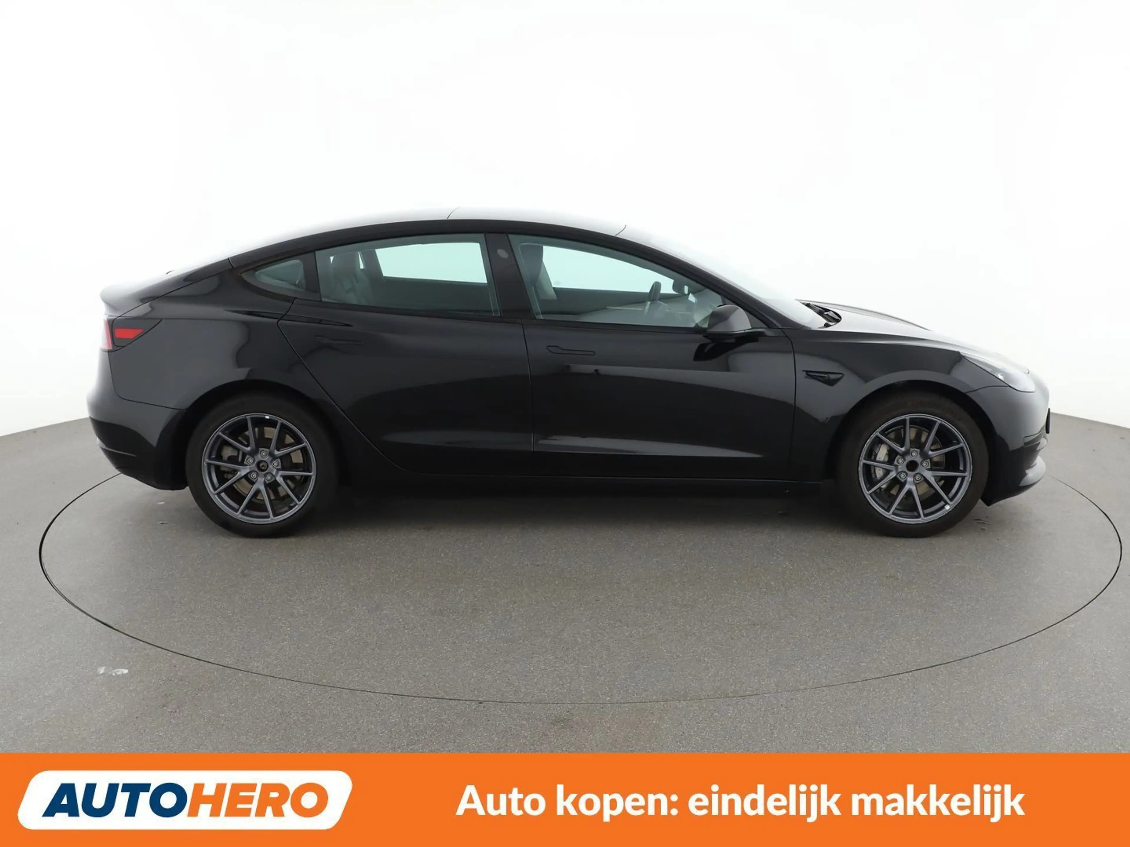 Tesla Model 3 Standard Range — photo 8