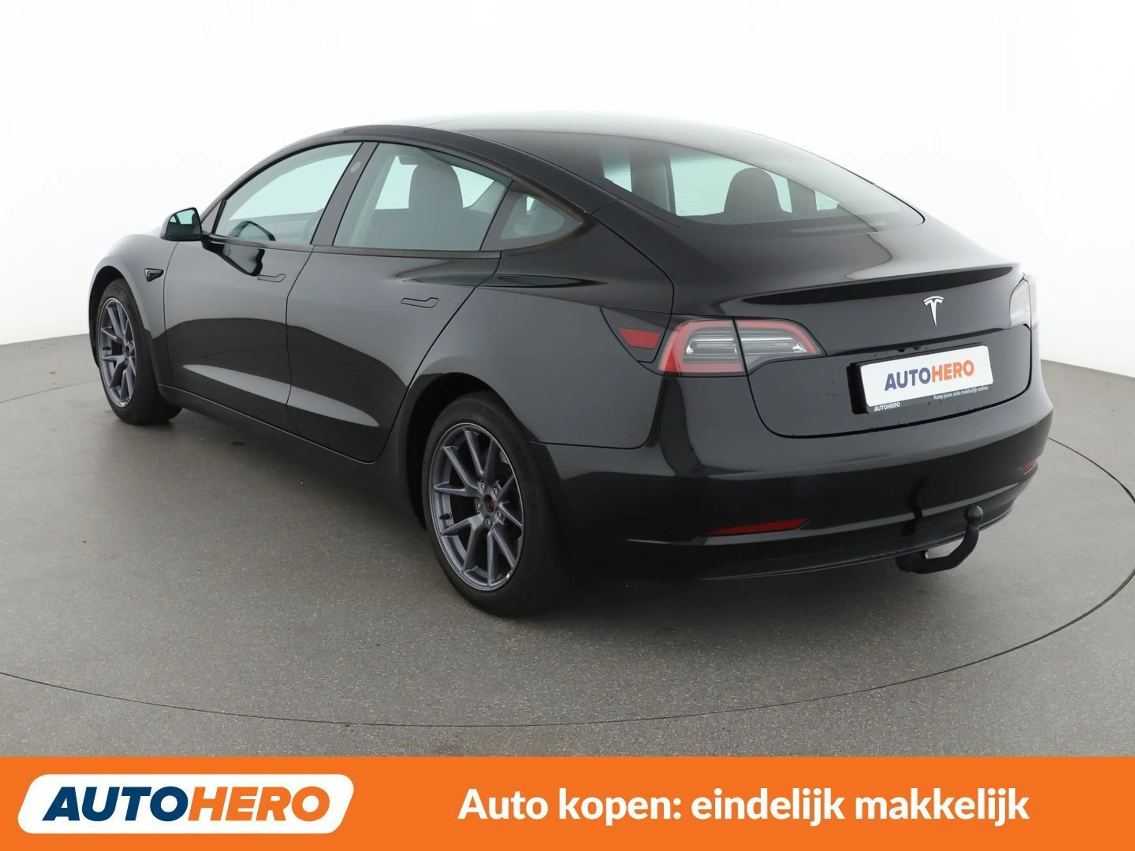 Tesla Model 3 Standard Range — photo 4
