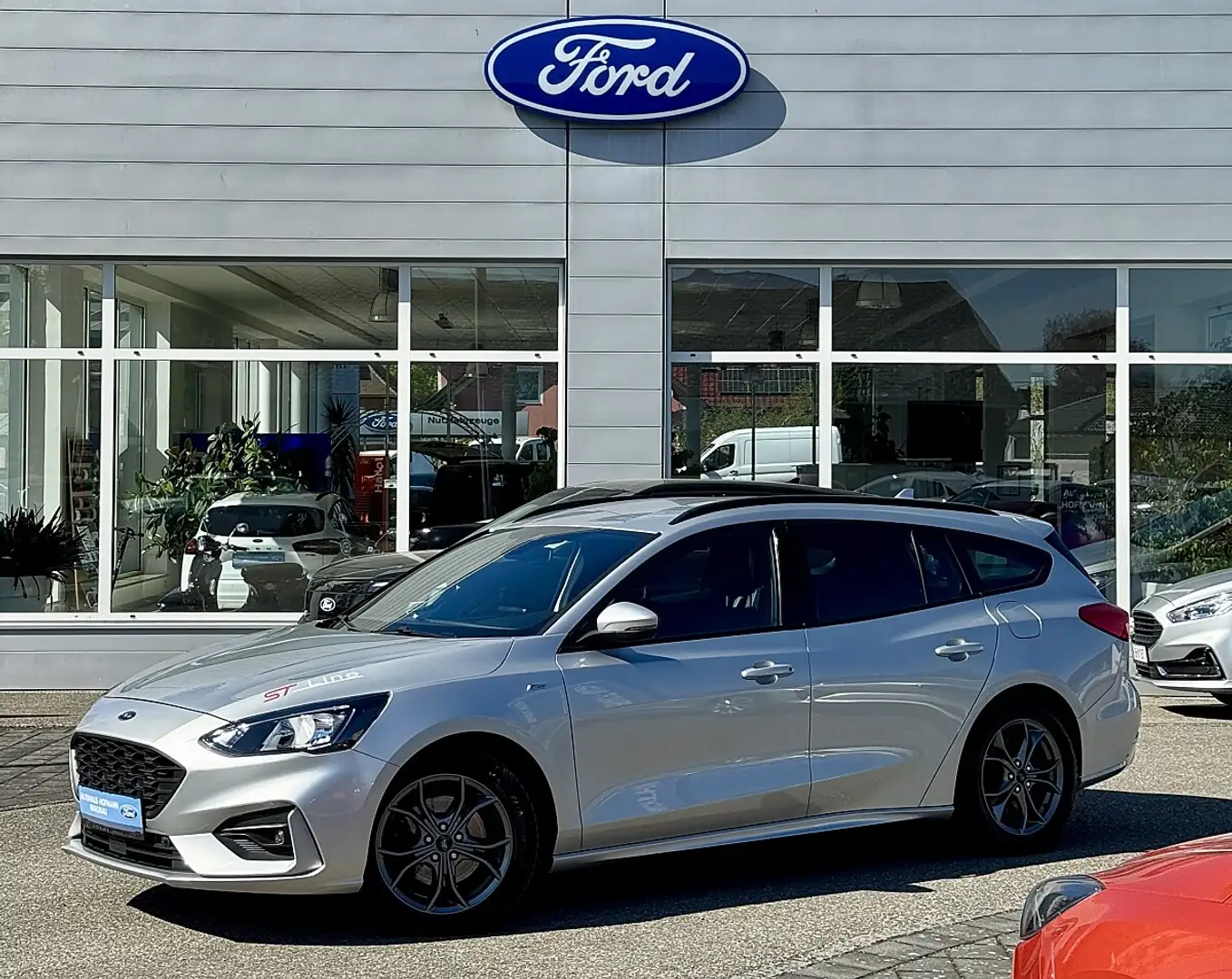 Ford Focus Traveller 1,5 EcoBlue ST-Line Silber - 1