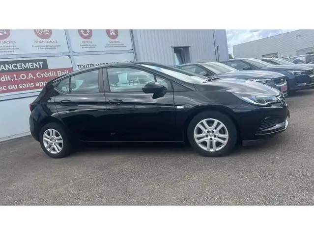 Opel Astra view 4