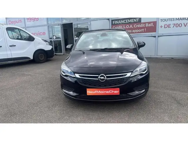 Opel Astra view 2