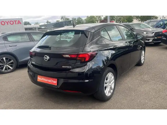 Opel Astra view 5