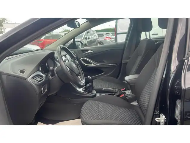 Opel Astra view 8