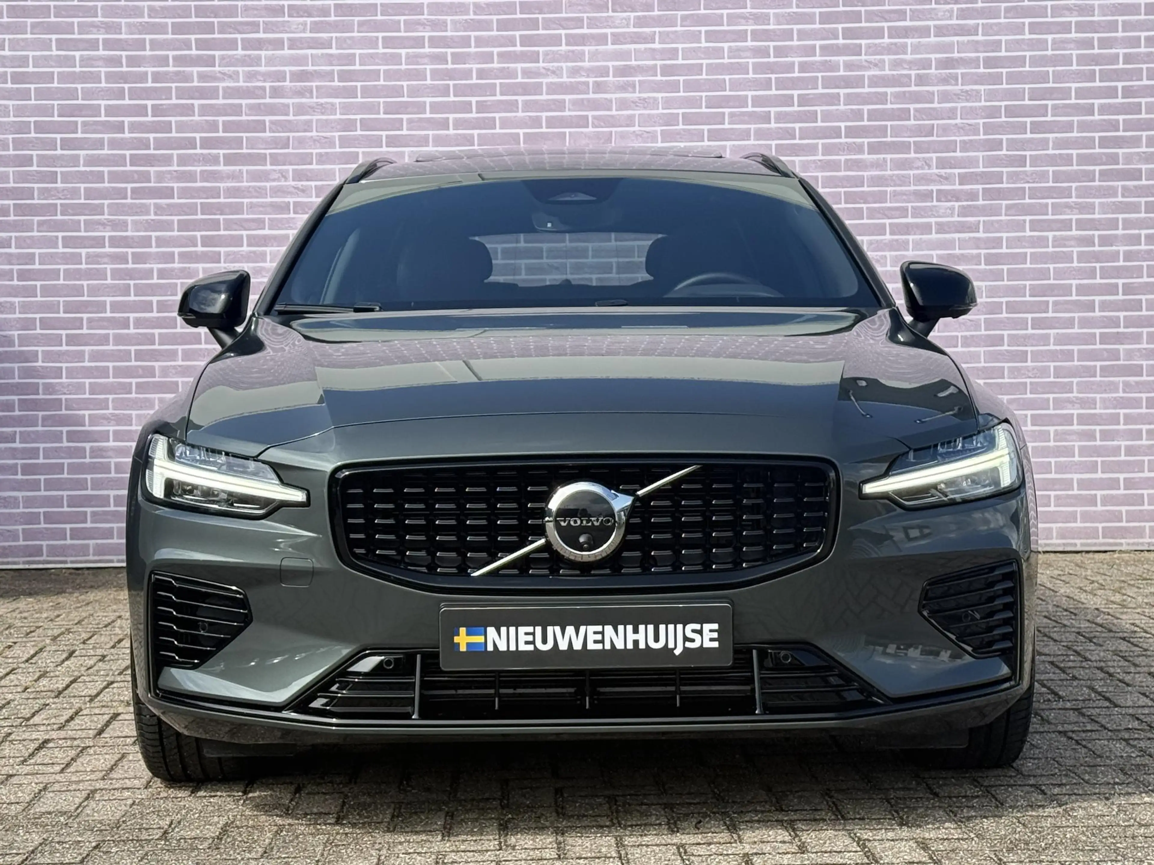 Volvo V60 2.0 T8 Plug-in hybrid AWD Ultra Dark | SOH:100% | — photo 14