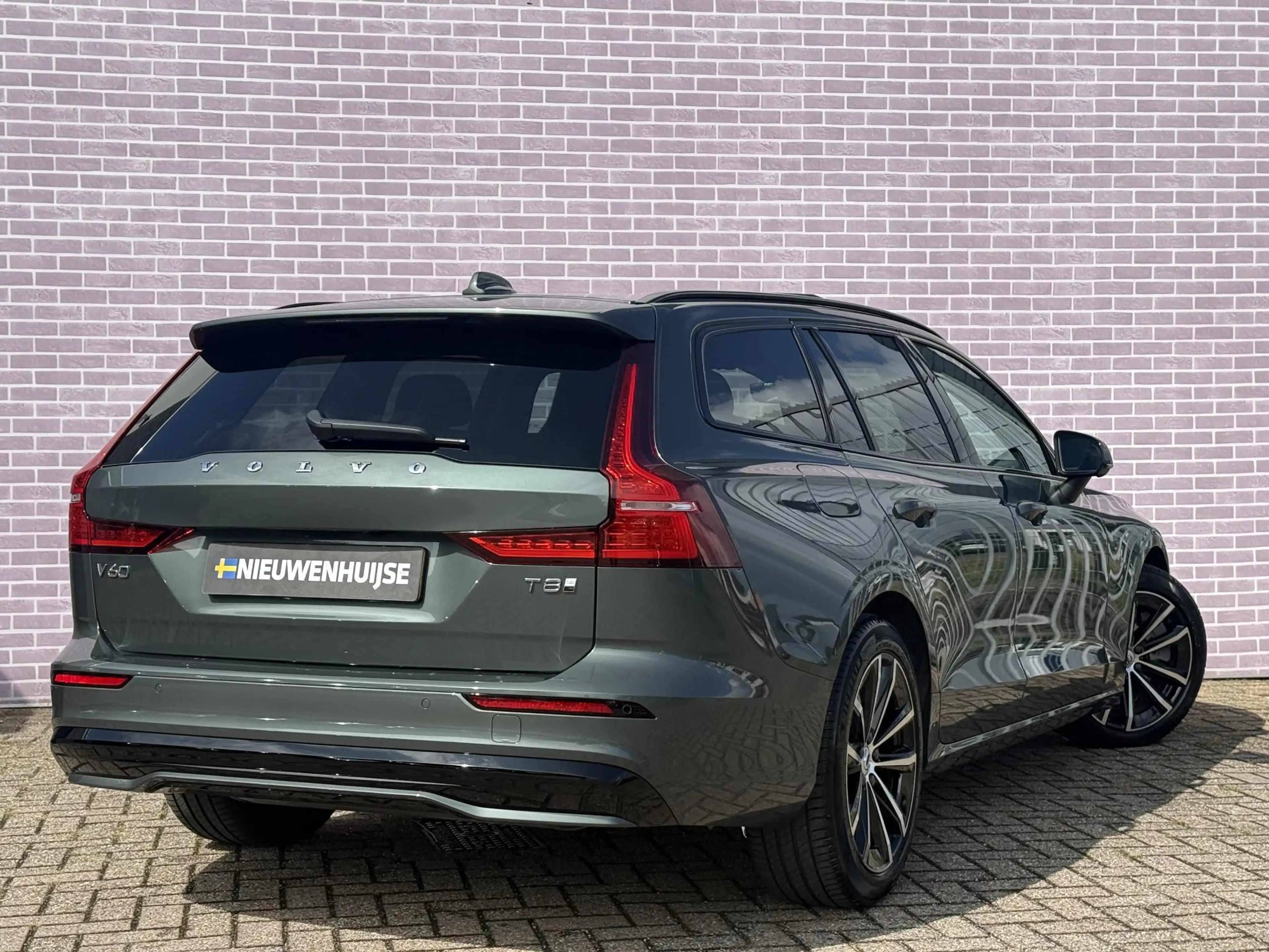 Volvo V60 2.0 T8 Plug-in hybrid AWD Ultra Dark | SOH:100% | — photo 3