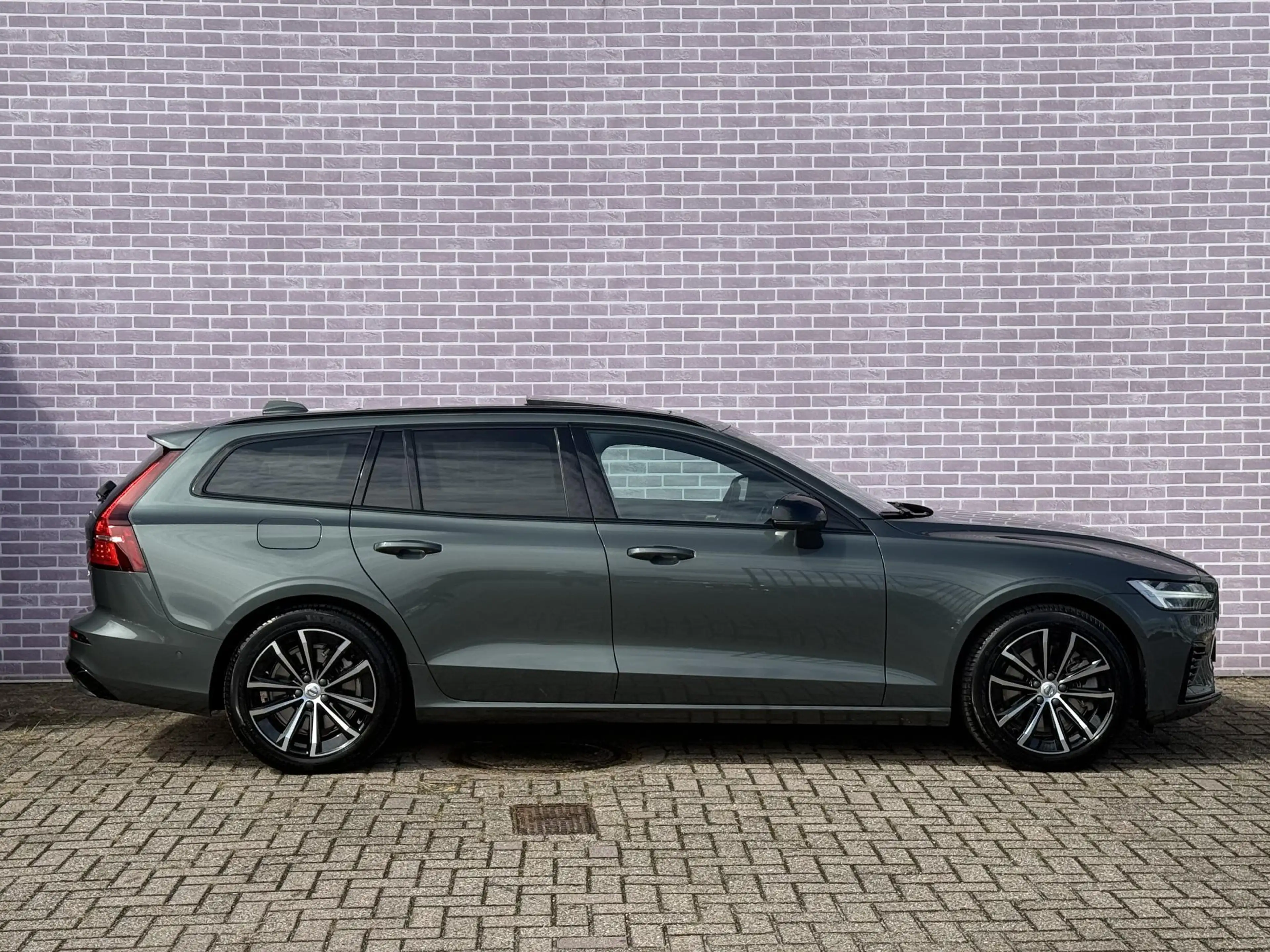 Volvo V60 2.0 T8 Plug-in hybrid AWD Ultra Dark | SOH:100% | — photo 15