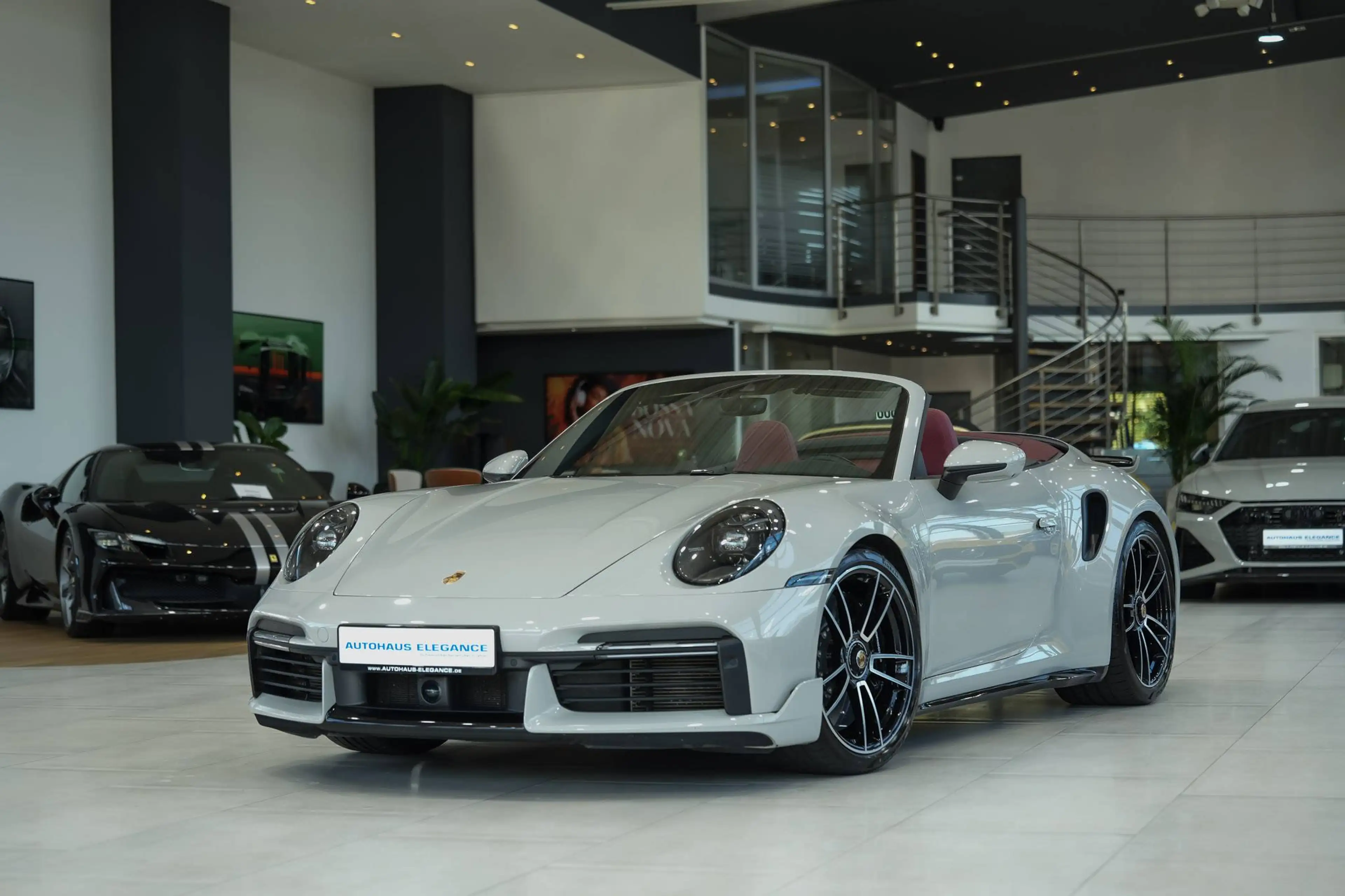 Porsche 911 Turbo S Cabriolet*CARBON-INT*LIFT*KERAMIK*18-WEGE*BOSE