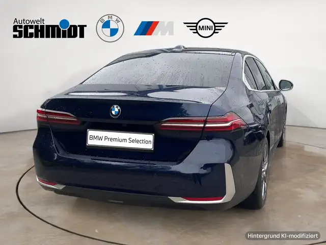 BMW 5 Series view 5
