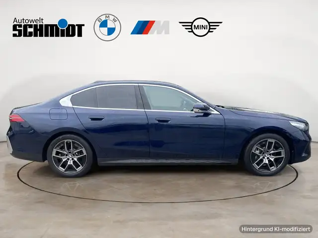 BMW 5 Series view 6