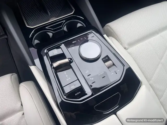 BMW 5 Series view 11