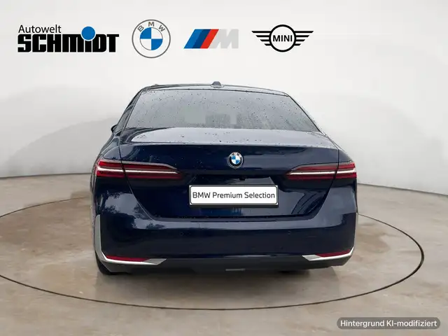 BMW 5 Series view 4