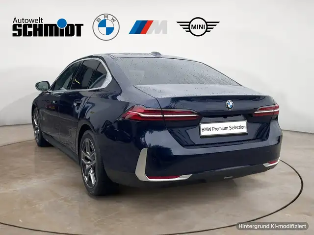BMW 5 Series view 3