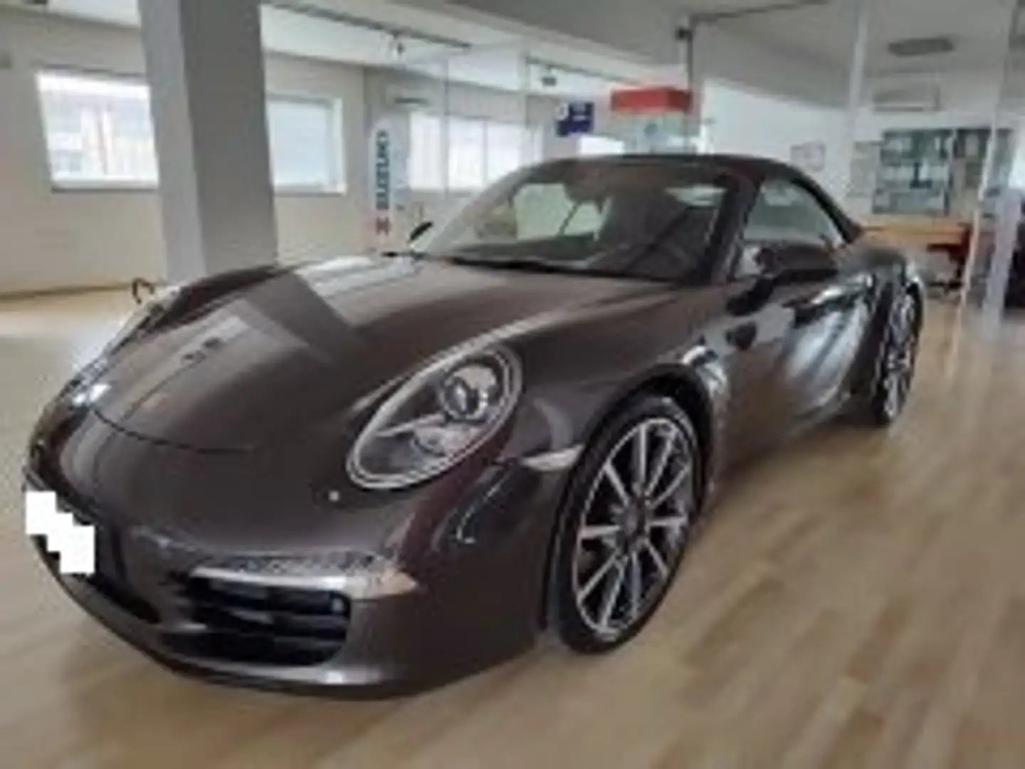 Porsche 911 Carrera Cabrio Bruin - 1