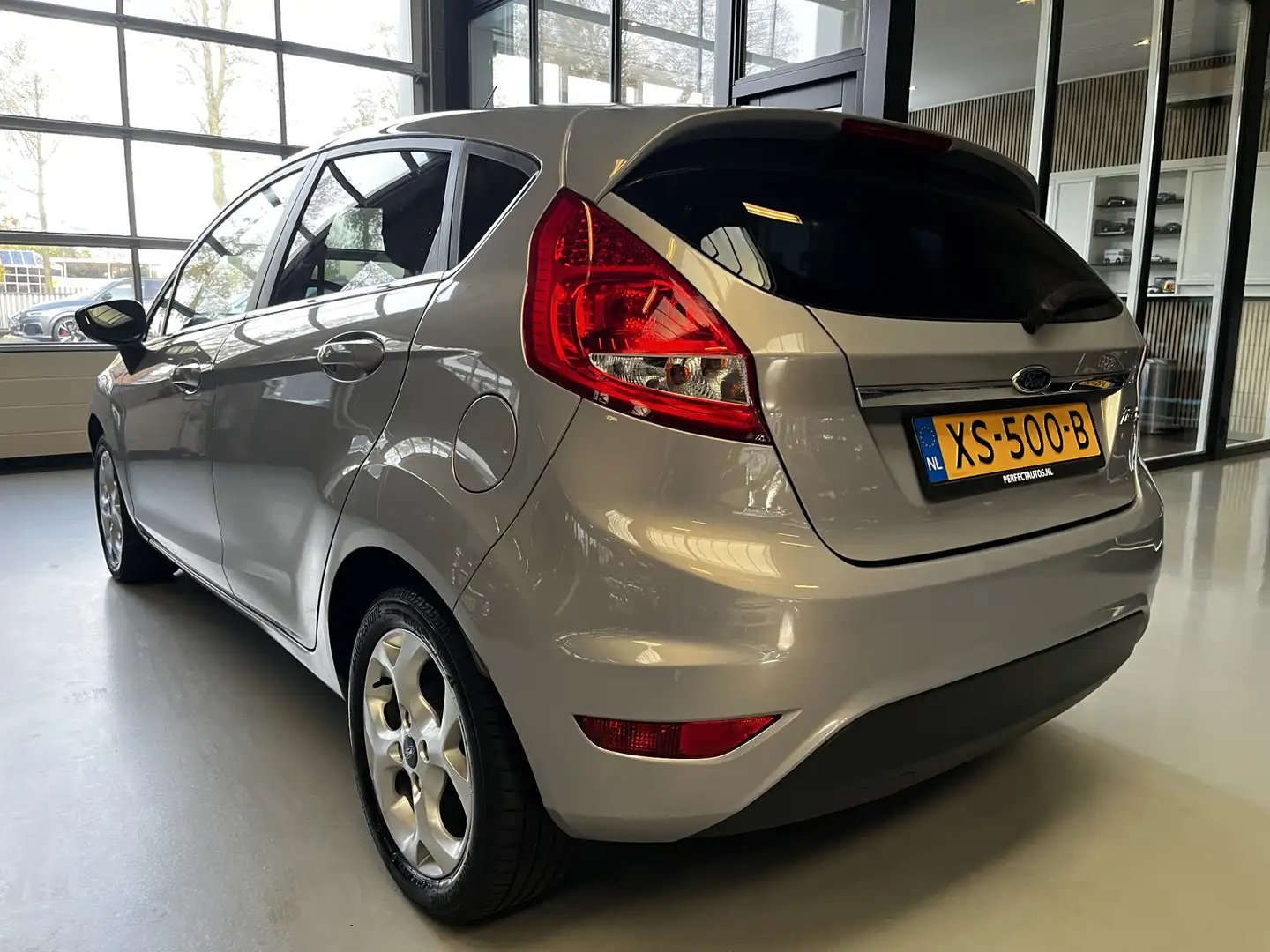 Ford Fiesta 1.25 Titanium Airco, Clima, Lichtmetalen velgen Grijs - 2