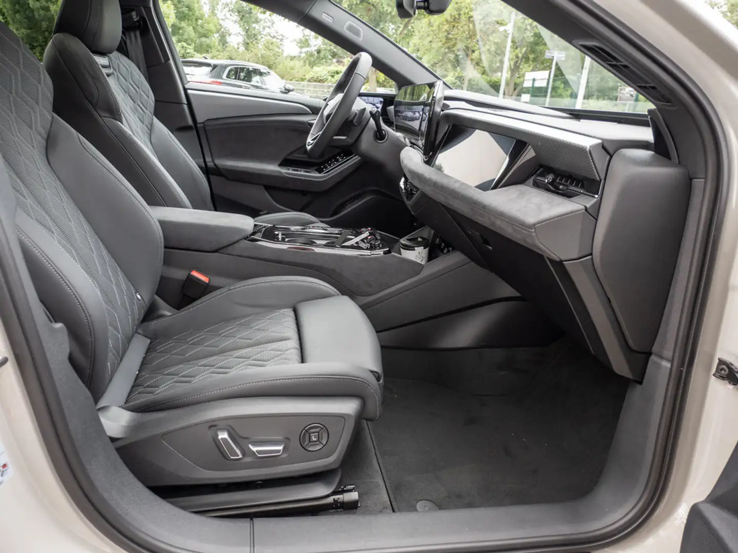 Audi A6 e-tron Beige - 2