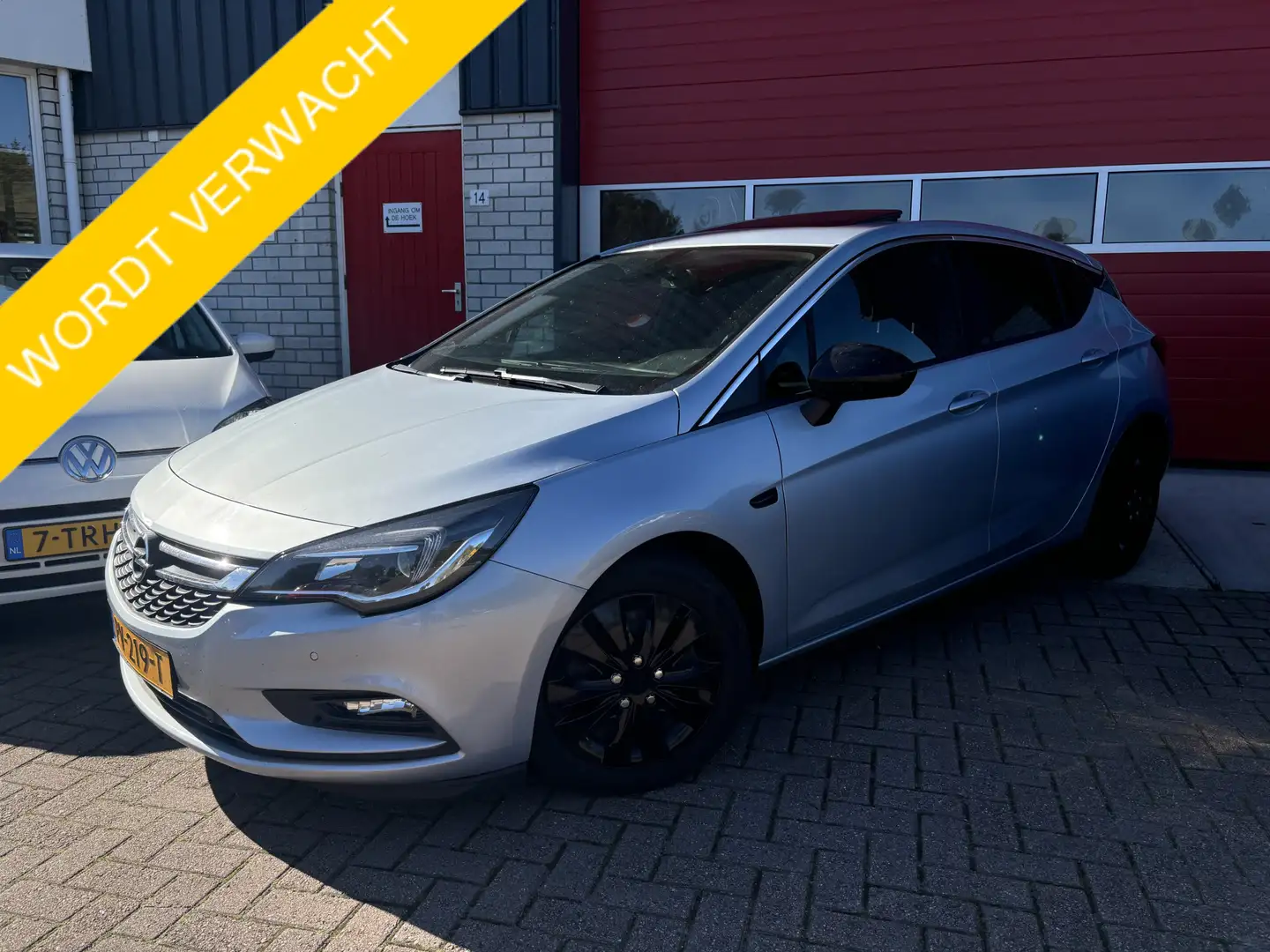 Opel Astra 1.6 CDTI Business+ SCHUIFDAK / CAMERA / NAVI / CAR Grau - 1
