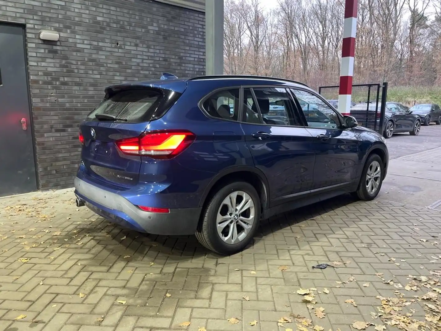 BMW X1 xDrive25e | Stoelverwarming | Elek. Achterklep | P Blauw - 2