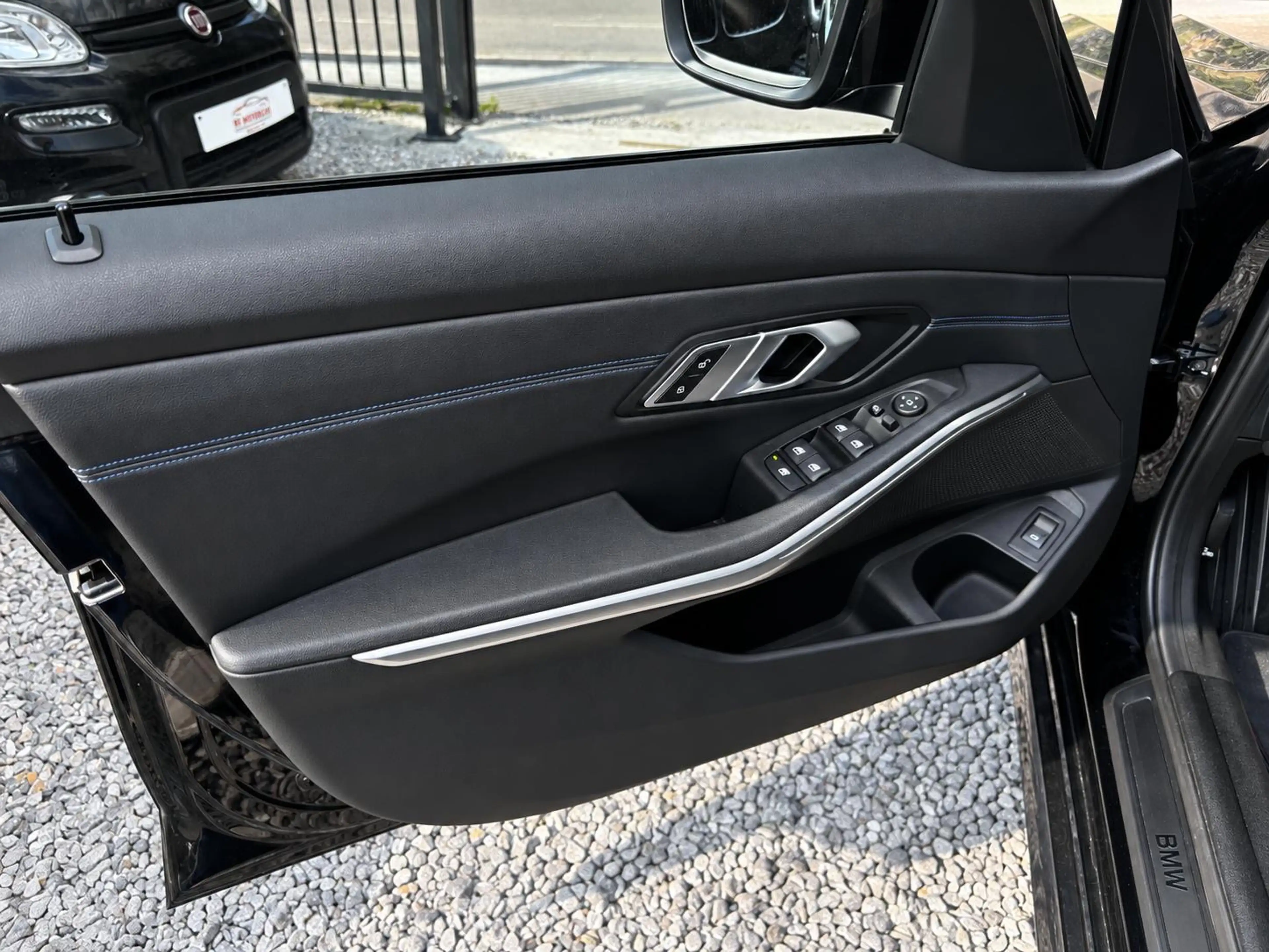 BMW 318 PACK M * ÉTAT SHOWROOM * GARANTIE 12-36 MOIS — photo 9