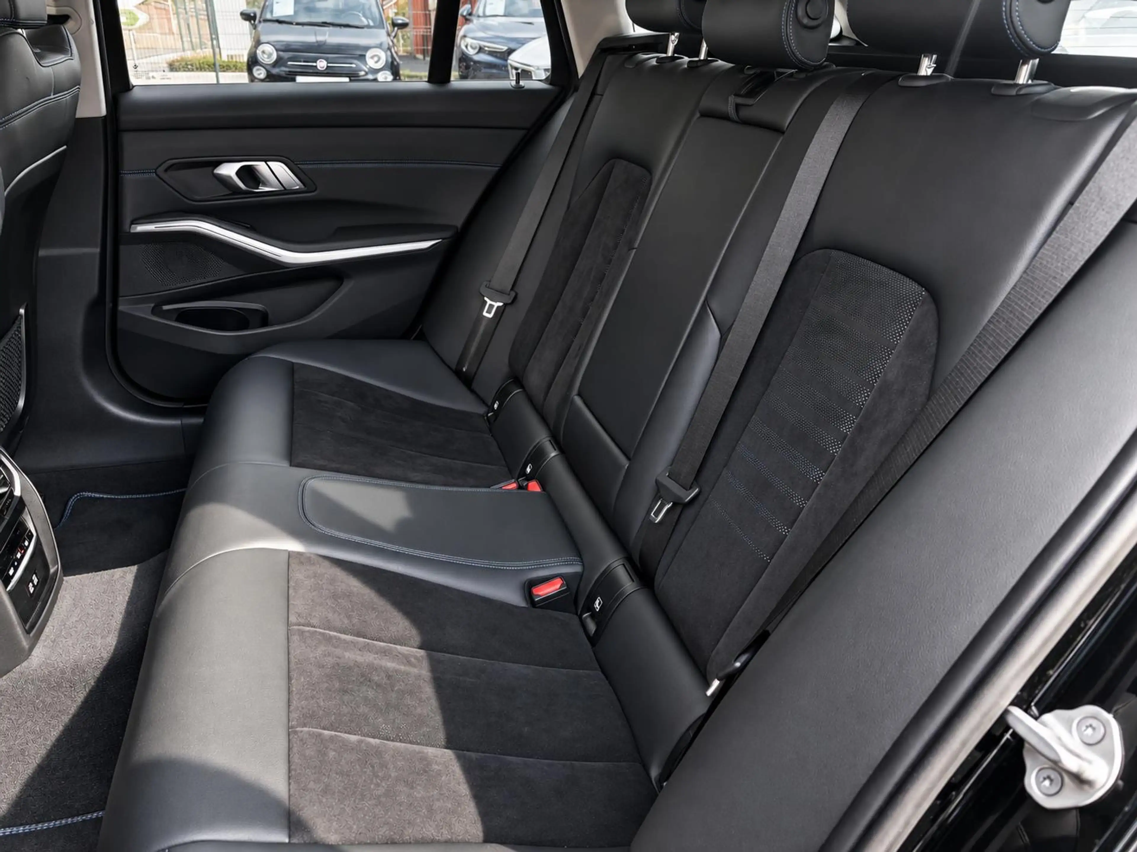 BMW 318 PACK M * ÉTAT SHOWROOM * GARANTIE 12-36 MOIS — photo 12