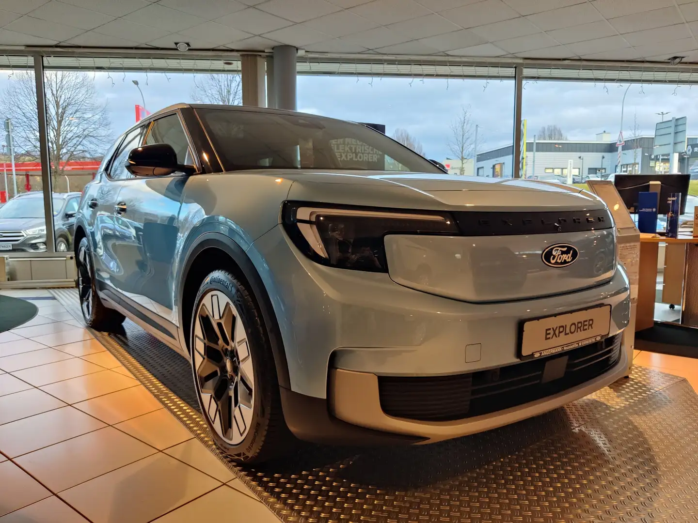 Ford Explorer BEV Premium 77KWH Panoramadach 21"Felgen Automatik Синий - 1