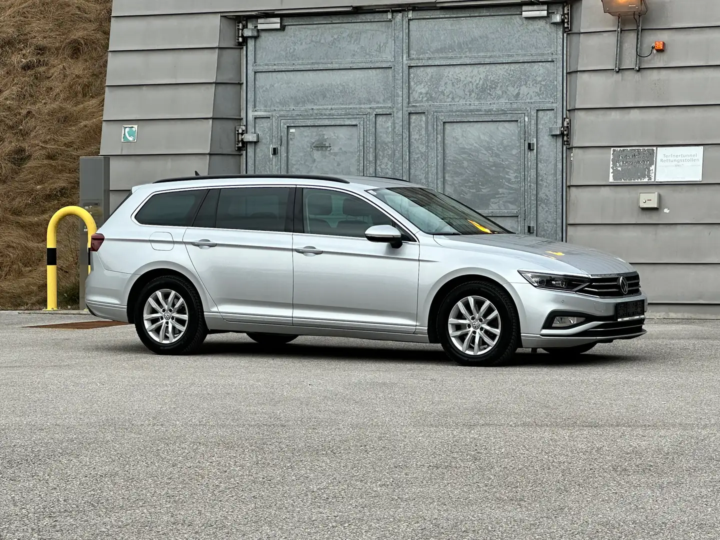 Volkswagen Passat Variant 2,0 SCR TDI DSG Business / Aut. / ACC / 1.Besitz Grau - 2