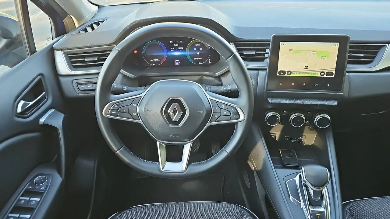 Renault Captur — photo 23