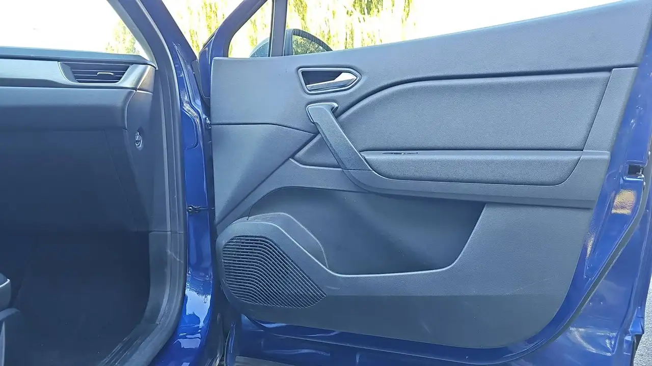 Renault Captur — photo 22