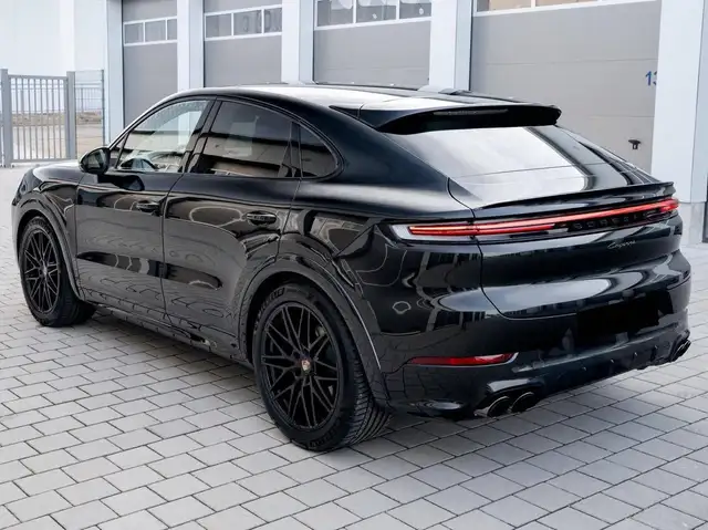 Porsche Cayenne view 15