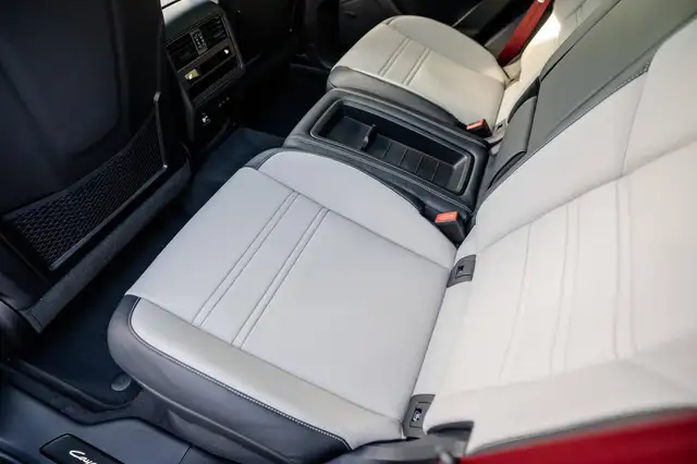 Porsche Cayenne view 12
