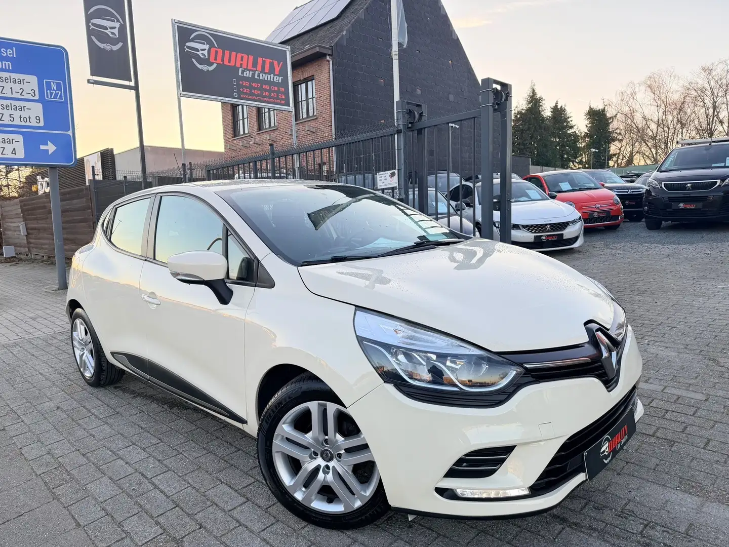 Renault Clio 1.2 16V 75PK Airco Navi Euro6b 67000 km  garantie Beige - 1