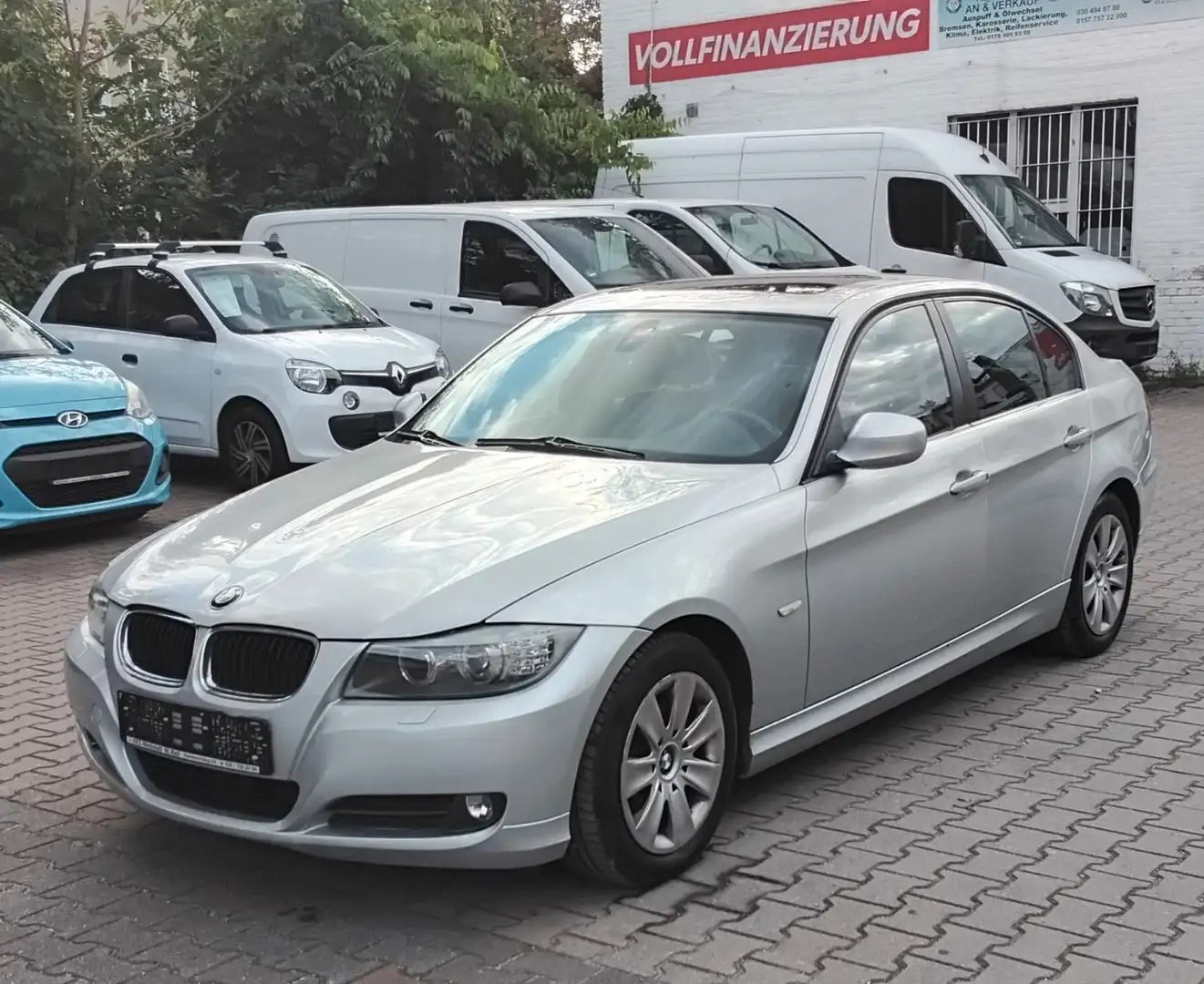 BMW 318 Baureihe 3 Lim. 318d   Automatikgetriebe Silber - 1