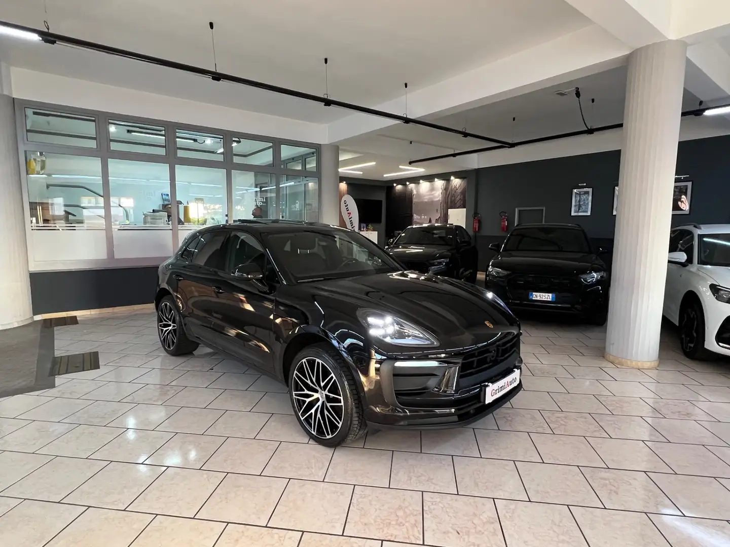 Porsche Macan 2.0 T Negro - 1