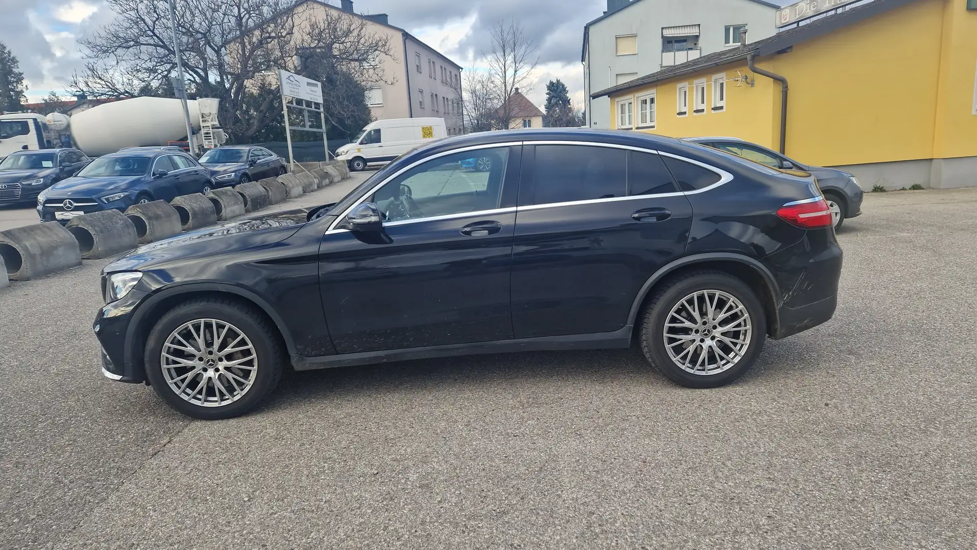 Mercedes-Benz GLC 250 GLC 250 d Coupe 4Matic 9G-TRONIC AMG Line Schwarz - 2