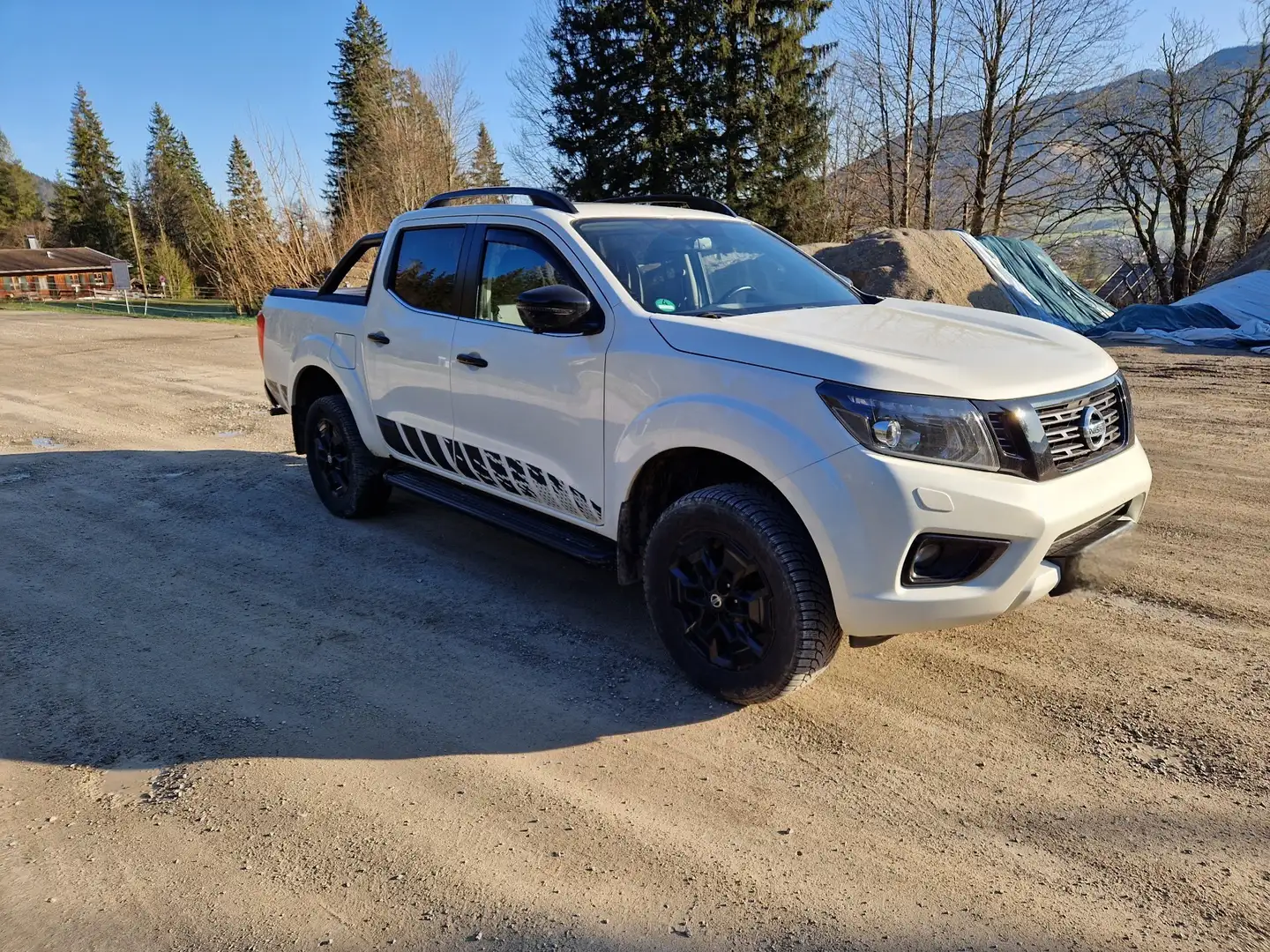 Nissan Navara 2,3 dCi N-Guard DC 190 PS 4x4 EU6 Autom.+Leder+LED Weiß - 1