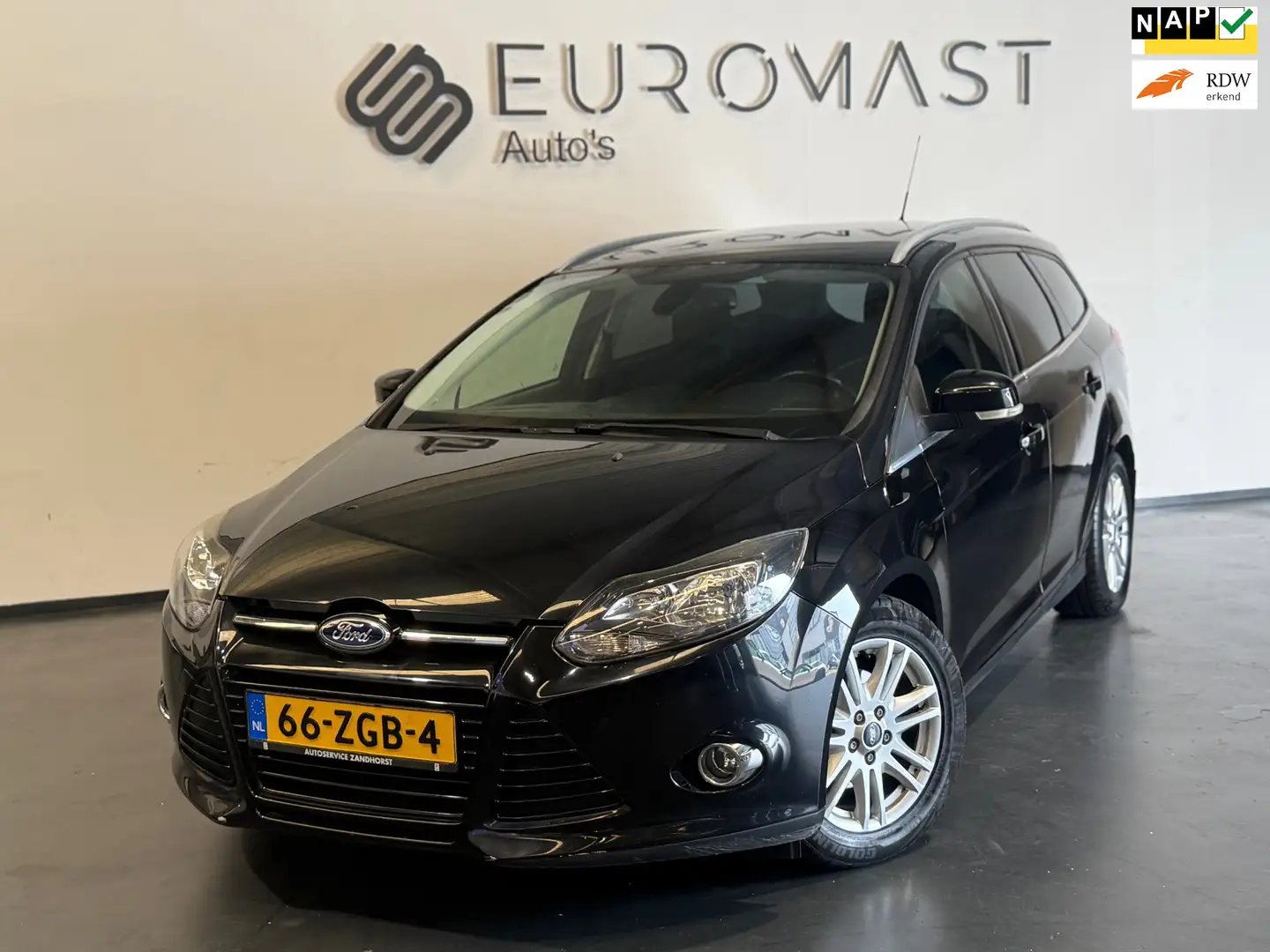Ford Focus Wagon 1.0 EcoBoost Titanium Navi Airco Cruise Trek Zwart - 1